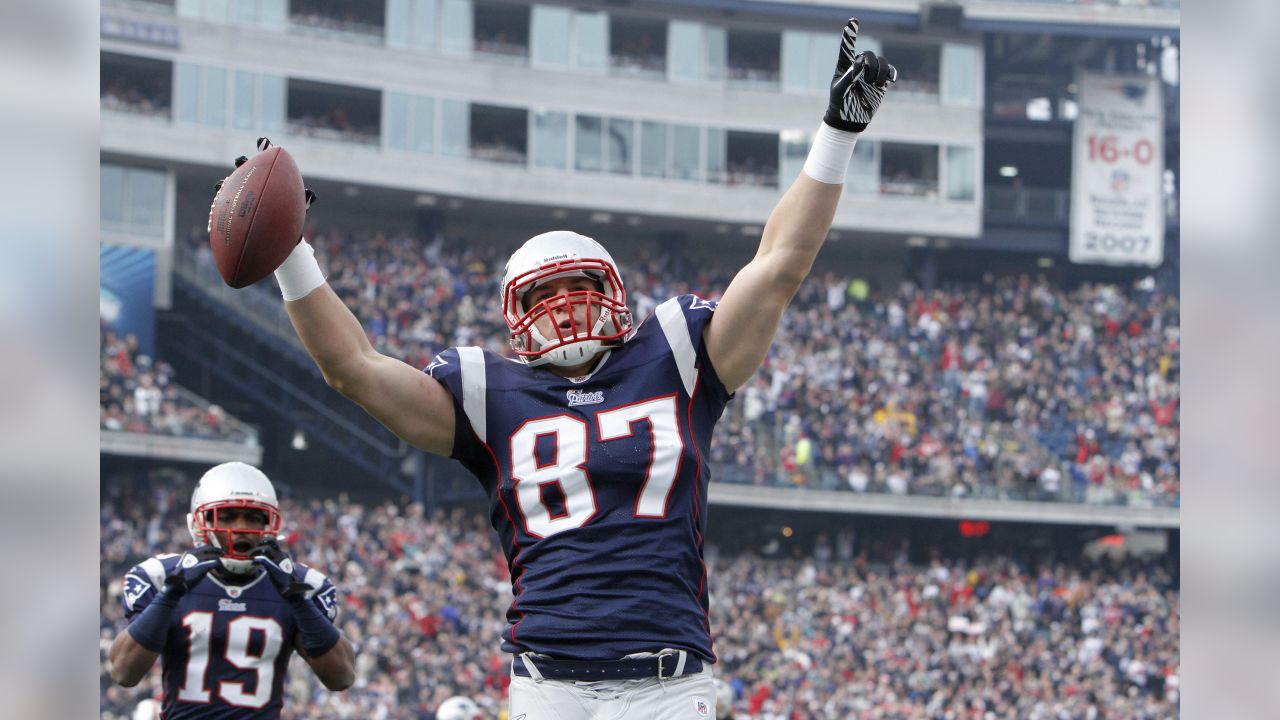 Sunday, October 2, 2016: New England Patriots tight end Rob Gronkowski (87)  prepares for the NFL game between the Buffalo Bills and the New England  Patriots held at Gillette Stadium in Foxborough