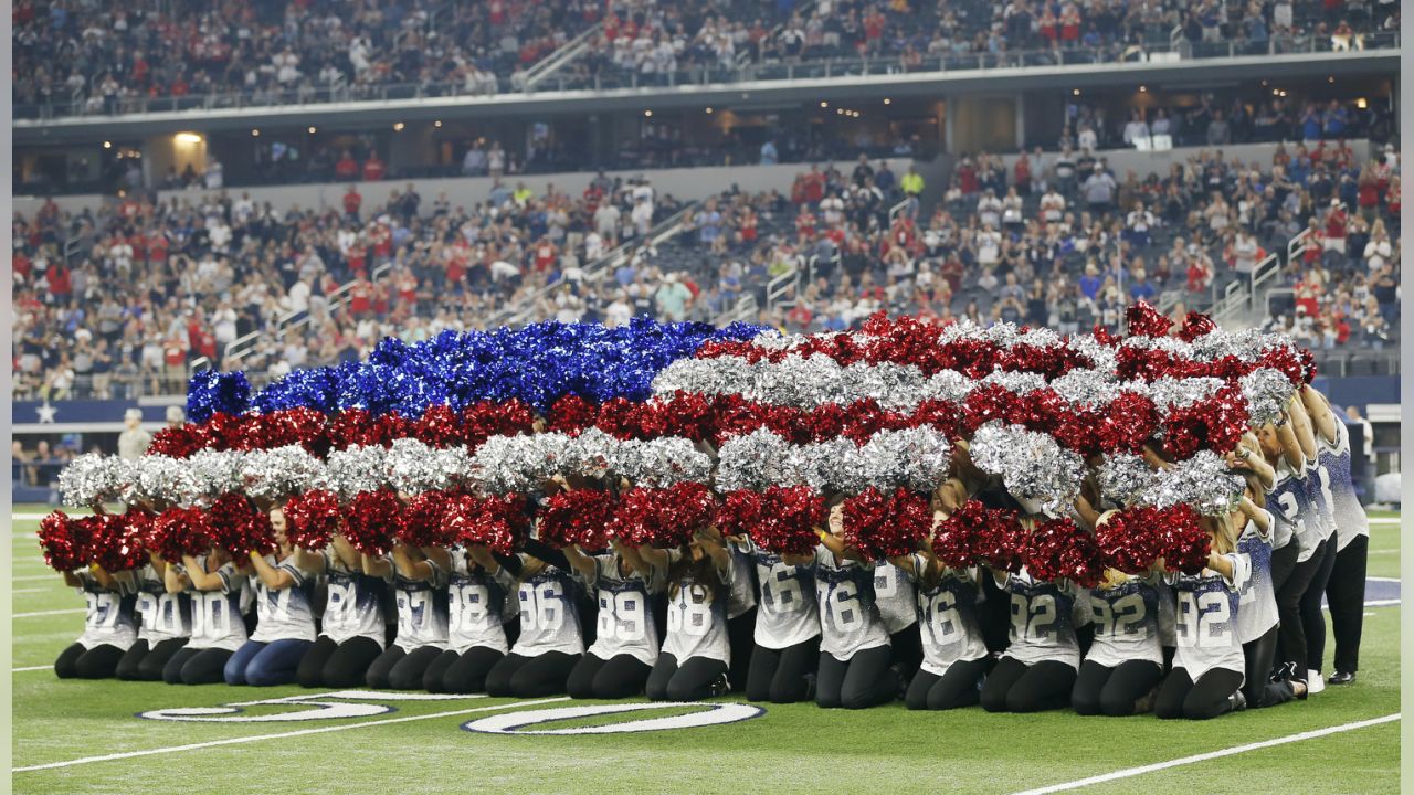 November 12, 2017: Indianapolis Colts cheerleader performs during NFL  football game action between the Pittsburgh Steelers