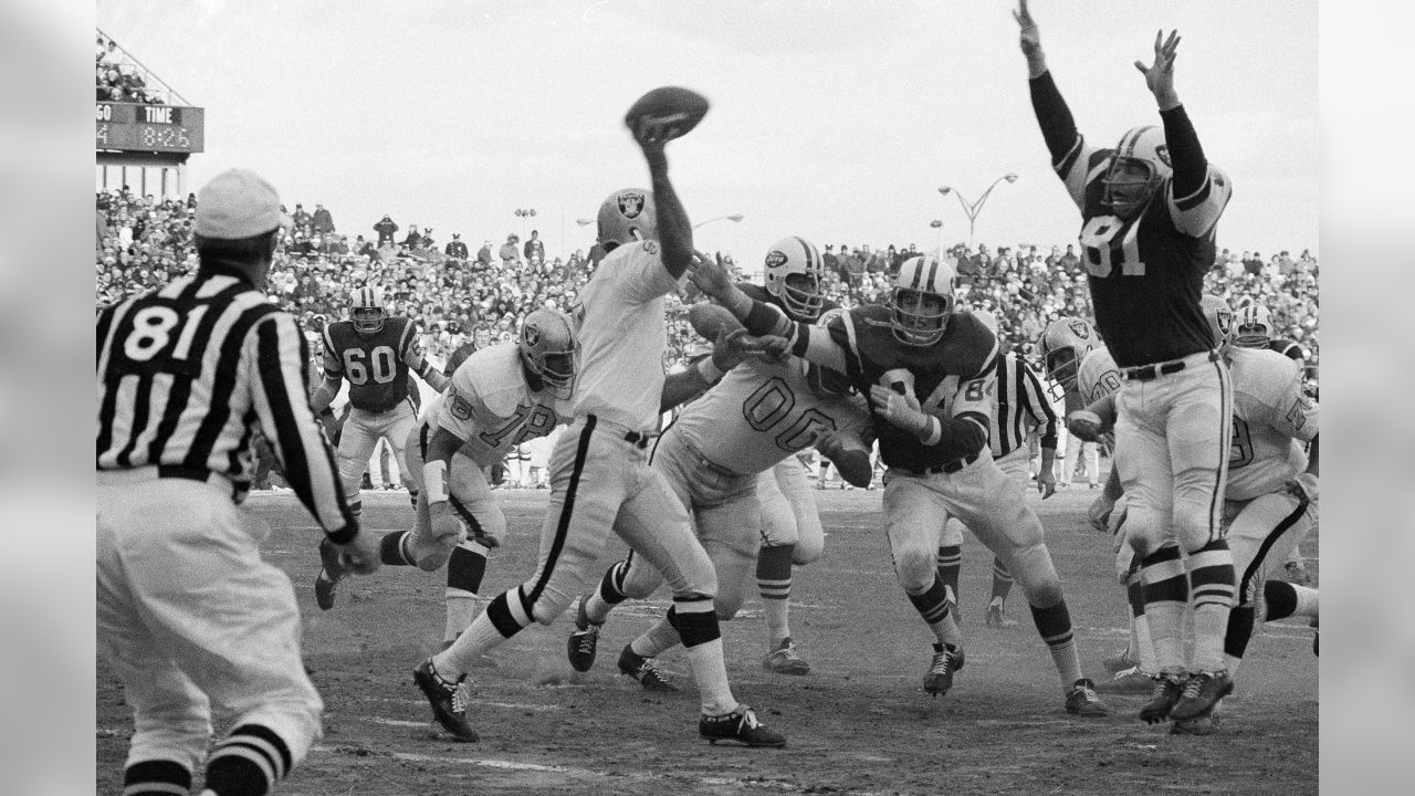 Rare and Captivating Photos from the 1970 NFL Season