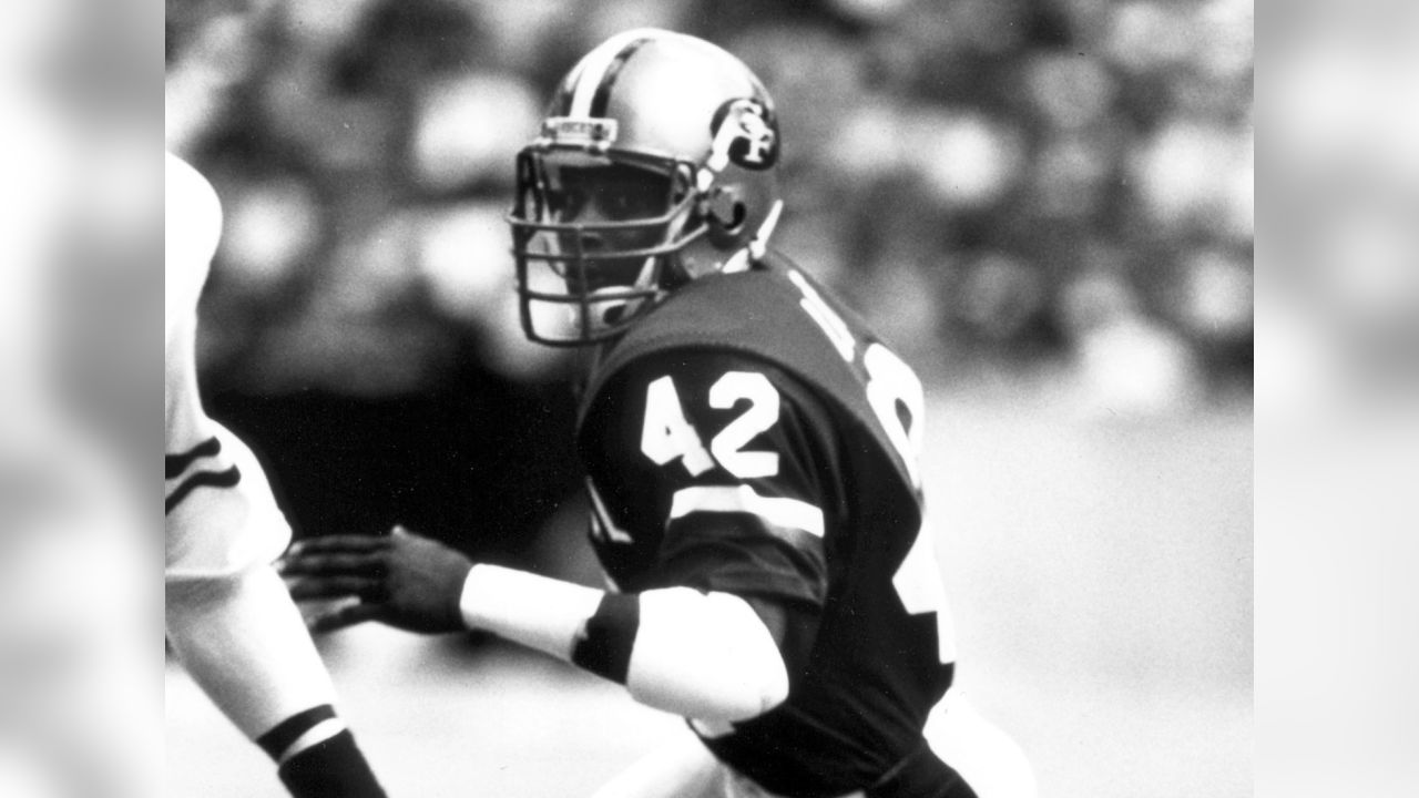 The Top 15 Toughest NFL Players of All Time - Men's Journal