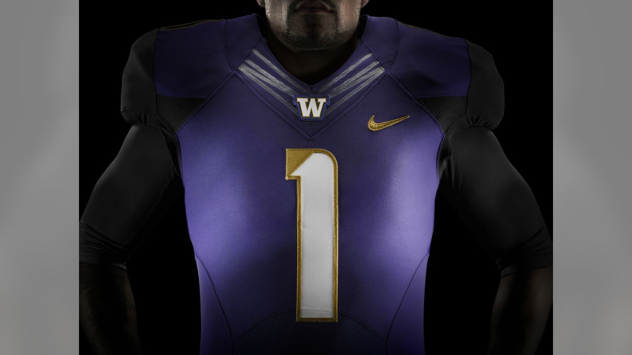 Washington Huskies unveil new uniforms