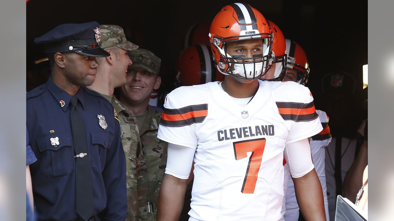 Cleveland Browns run out of tunnel with police and military personnel