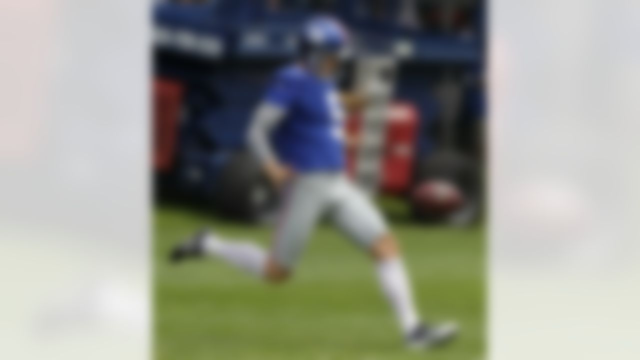 New York Giants Steve Weatherford (5) punts during a workout for special teams at the New York Giants NFL football training camp in Albany, N.Y., Sunday, July 29, 2012. (AP Photo/Kathy Willens)