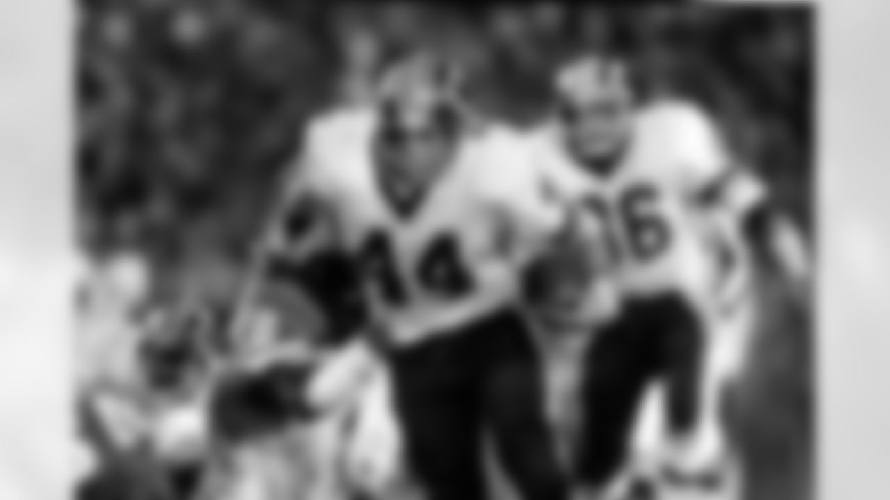 Washington Redskins running back John Riggins (44) eludes tackle by Don McNeal (28), of the Miami Dolphins, for gain during Sunday night's Super Bowl XVII game in the Rose Bowl in Pasadena, CA, on Jauary. 30, 1983. (Associated Press)