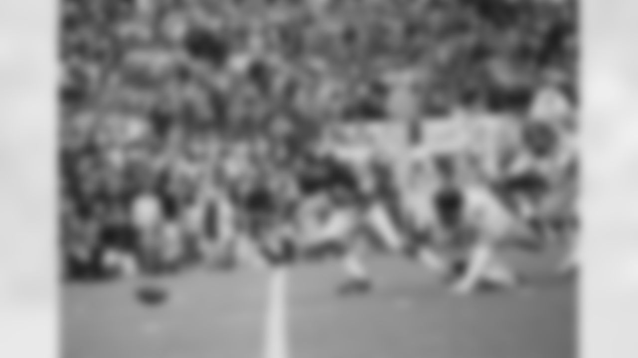 Minnesota Vikings' quarterback Fran Tarkenton (10) fumbles the ball, then chases it and falls on it in the end zone for a Pittsburgh Steelers safety during second quarter of Super Bowl IX, Jan. 12, 1975, in New Orleans. Steelers went on to win, 16-6. (Jack Thornell/Associated Press)