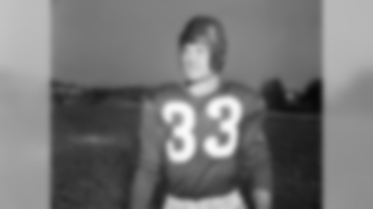 Sammy Baugh (33) of the Washington Redskins during practice on October 1, 1945. (Associated Press)