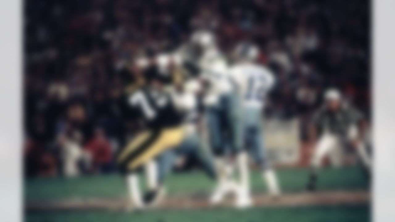 Dallas Cowboys running back Preston Pearson (26) blocks Pittsburgh Steelers Hall of Fame defensive tackle "Mean" Joe Greene (75) during an NFL Super Bowl XIII game in Miami on January 21, 1979. The Steelers defeated the Cowboys 35-31. (AP Photo/Vernon Biever)