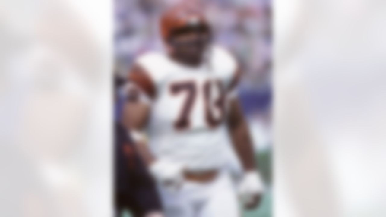 Cincinnati Bengals offensive lineman Anthony Munoz (78) takes a breather during the NFL football game between the Cincinnati Bengals and the New York Jets on September 16, 1984 in East Rutherford, New Jersey. The Jets won the game 43-23. (AP Photo/Paul Spinelli)