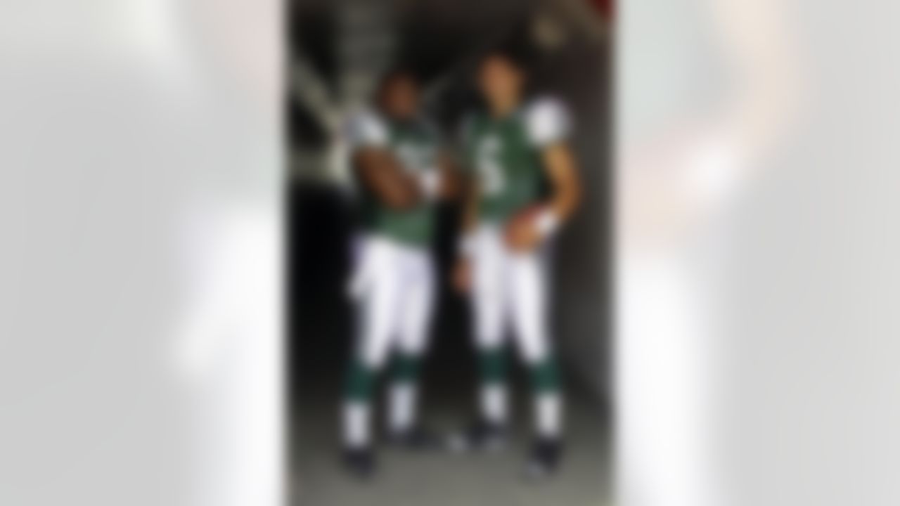 New York Jets draft picks, quarterback Mark Sanchez, right, and running back Shonn Greene pose for a photo Saturday, May 16, 2009, as National Football League draft pick rookies posed for NFL trading card photographers, at the Los Angeles Coliseum. (AP Photo/Reed Saxon)