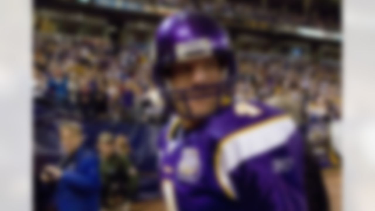 Minnesota Vikings quarterback Brett Favre (4) leaves the field following an NFL football game Buffalo Bills on Sunday, Dec. 5, 2010, in Minneapolis. (AP Photo/Hannah Foslien)