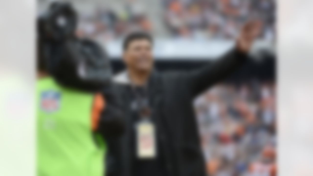 Former Cincinnati Bengals Hall of Fame tackle Anthony Munoz waves to the crowd prior to an NFL football game against the Dallas Cowboys, Sunday, Dec. 9, 2012, in Cincinnati. (AP Photo/Michael Keating)