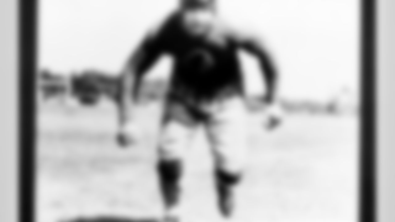 Boston Redskins tackle Albert Glen "Turk" Edwards (17) poses during a photo session at the Redskins training camp at Northwestern University, Evanston, Ill., Aug. 10, 1933. (Pro Football Hall of Fame)