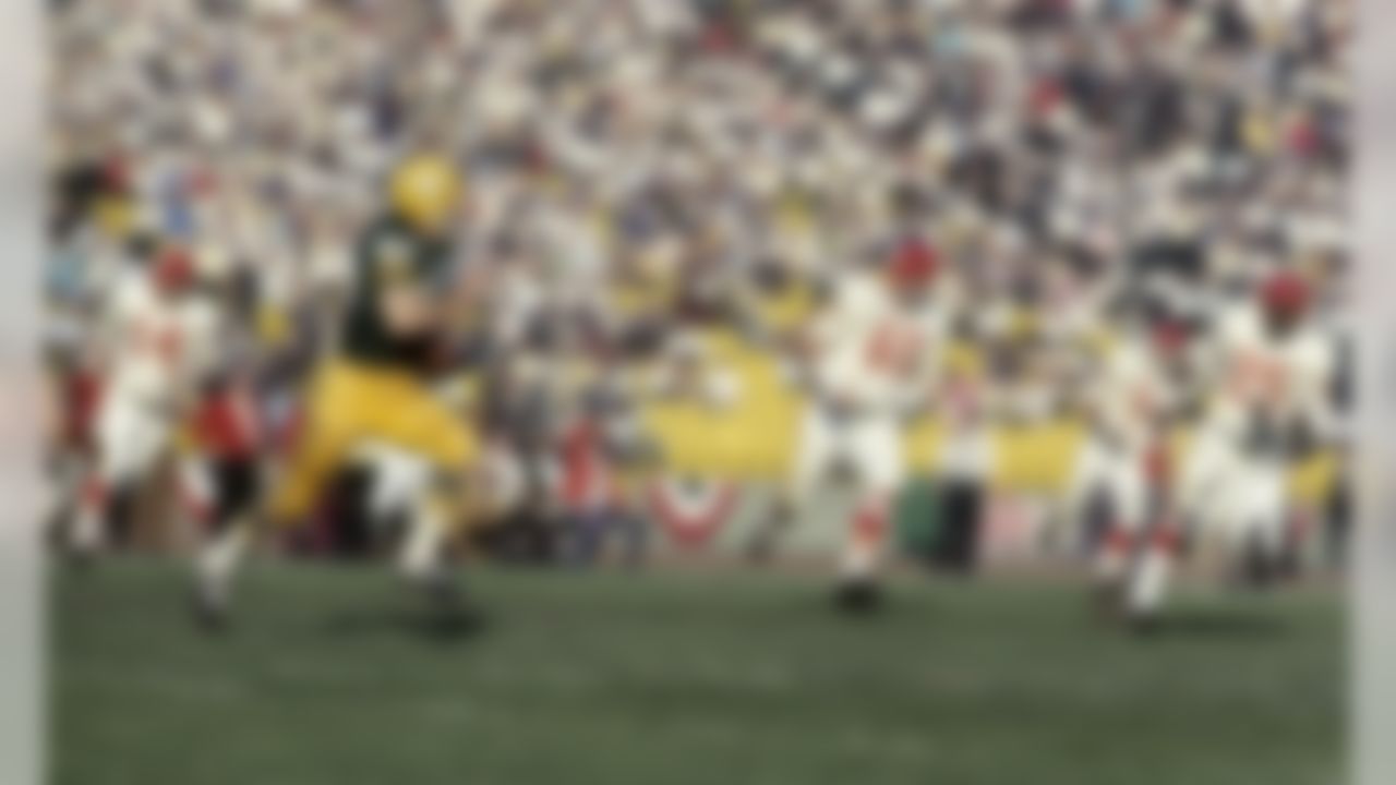 Green Bay Packers running back Donny Anderson (44) returns a kickoff against the Kansas City Chiefs during Super Bowl I on January 15, 1967, at the Los Angeles Memorial Coliseum in Los Angeles, California. (National Football League)