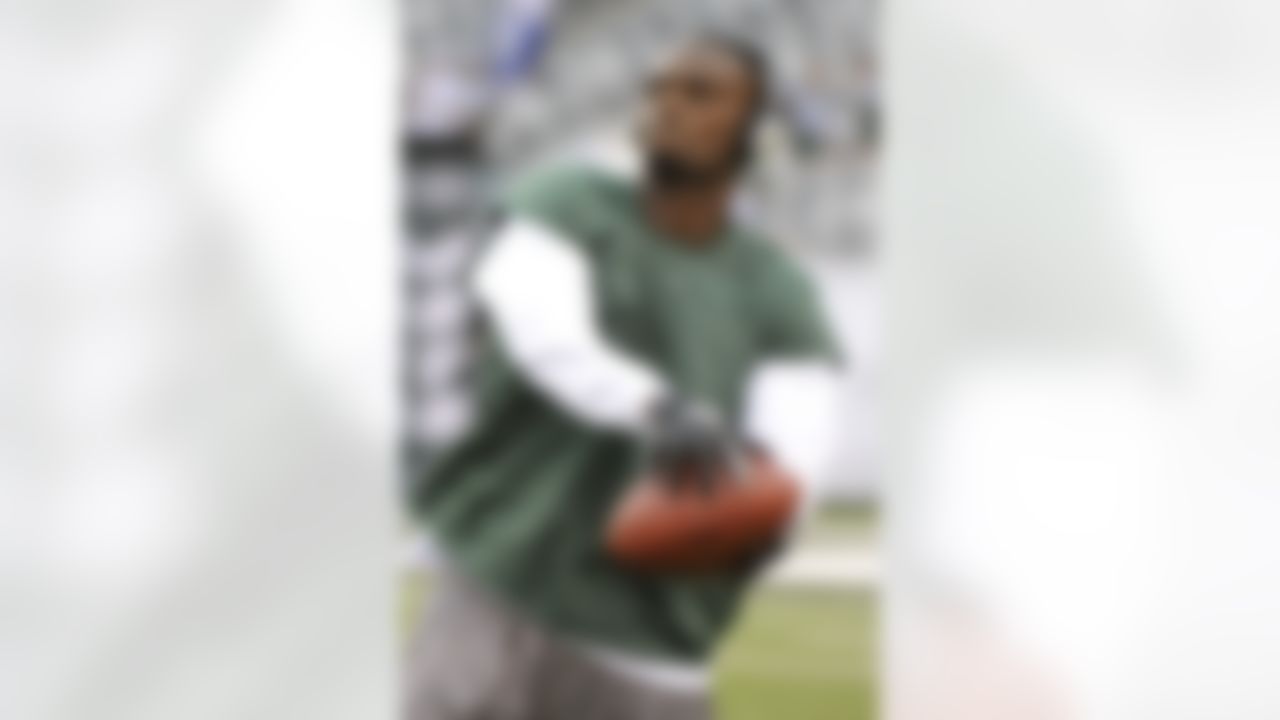 New York Jets' Plaxico Burress catches a pass before the NFL preseason football game between the Cincinnati Bengals and the New York Jets , Sunday, Aug. 21, 2011, in East Rutherford, N.J. (AP Photo/Bill Kostroun)