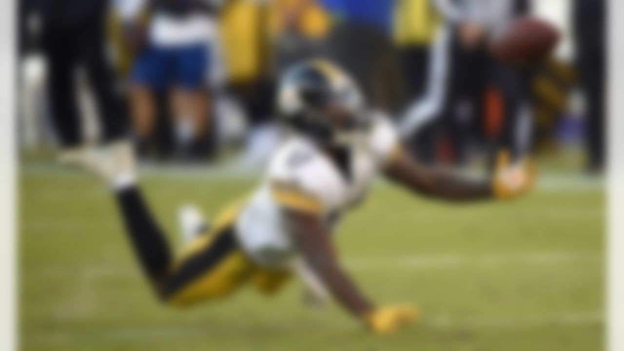 Pittsburgh Steelers wide receiver Eli Rogers is unable to hold onto a pass attempt in the second half of an NFL football game against the Baltimore Ravens, Sunday, Nov. 6, 2016, in Baltimore. (AP Photo/Nick Wass)