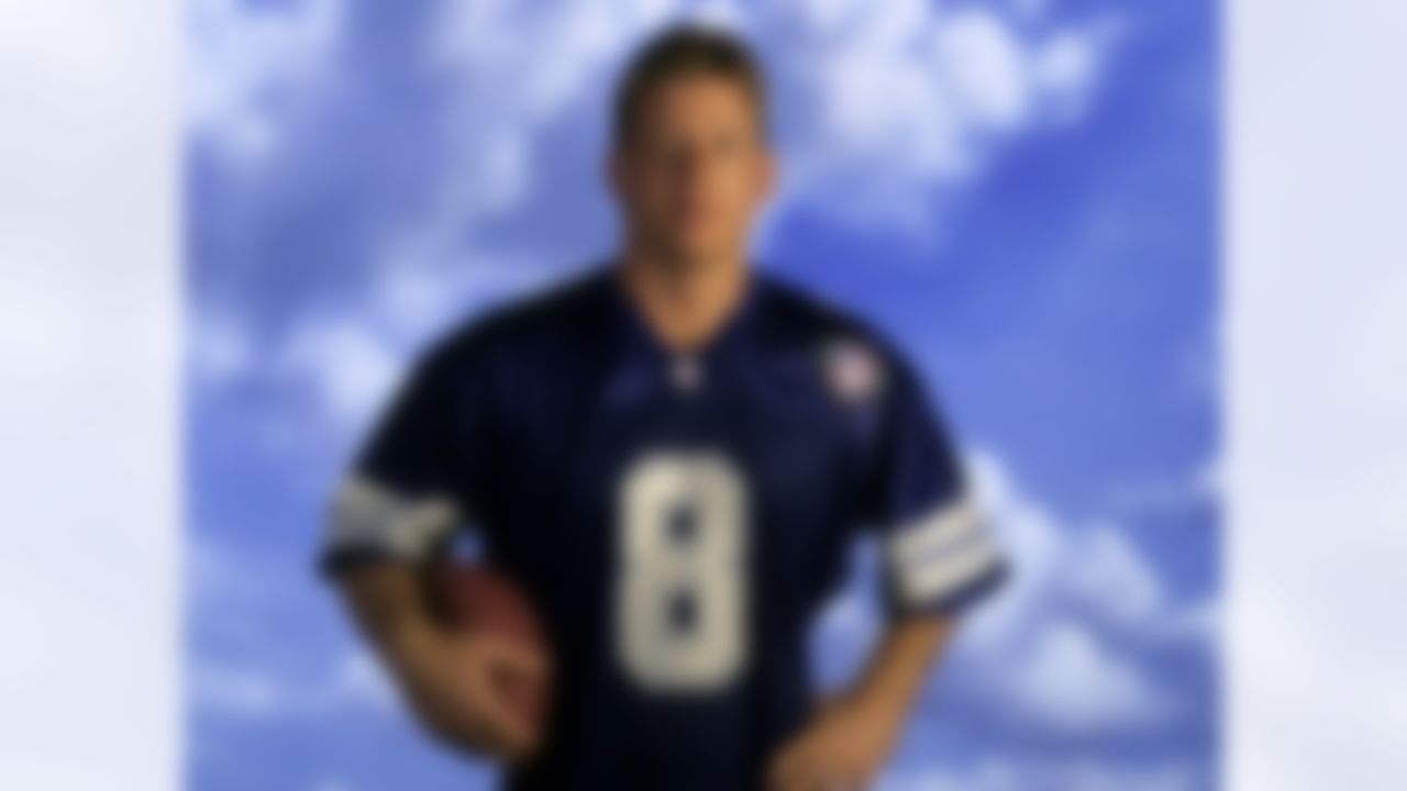 Dallas Cowboys Hall of Fame Quarterback Troy Aikman poses for the NFL Quarterback Challange, a television card set on April 21, 1995. (Jonathan Hayt/NFL)