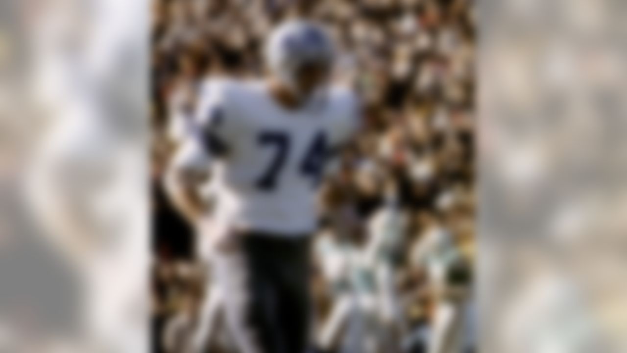 Hall of Fame defensive tackle Bob Lilly (74) of the Dallas Cowboys during the Cowboys 24-3 victory over the Miami Dolphins in Super Bowl VI on January 16, 1972 at Tulane Stadium in New Orleans, Louisiana. (National Football League)