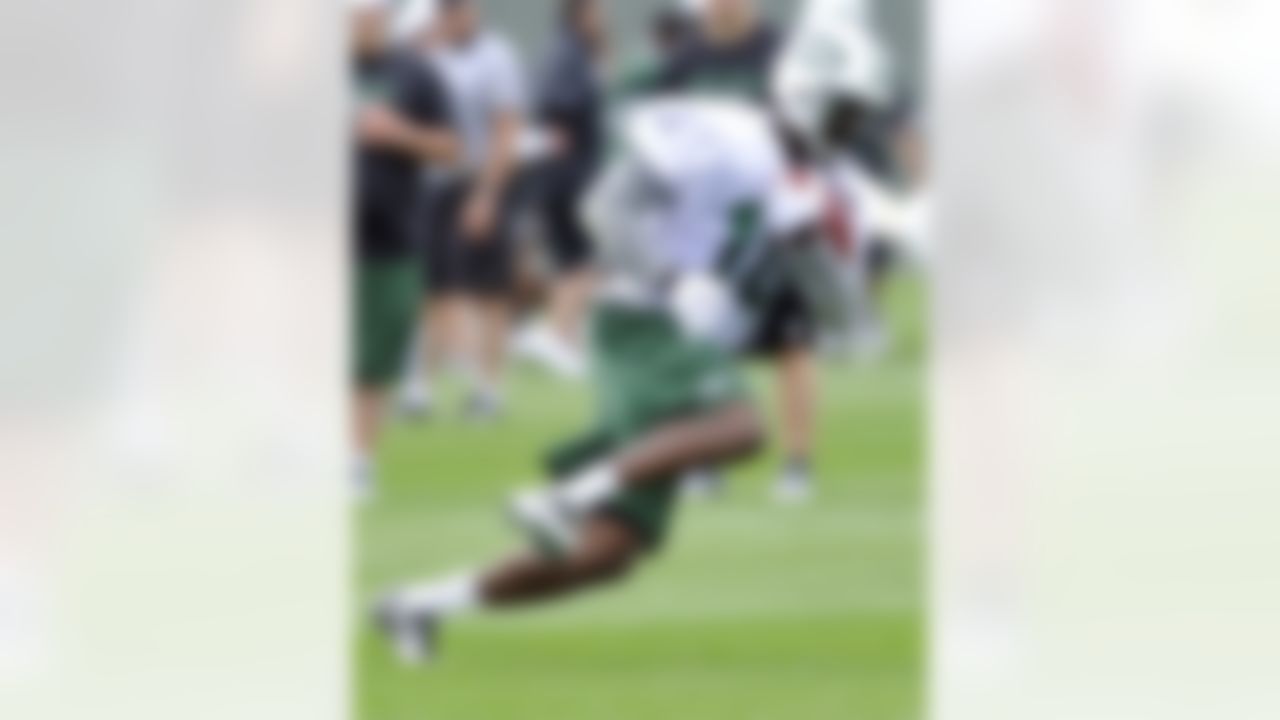 New York Jets wide receiver Santonio Holmes runs with the ball on opening day of their NFL football training camp Friday, July 27, 2012 in Cortland, N.Y. (AP Photo/Bill Kostroun)