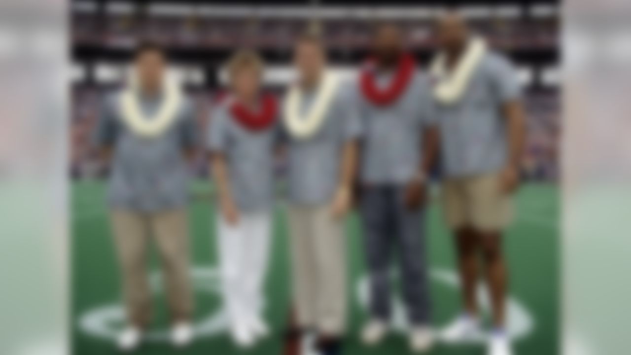 Pro Football Hall of Fame inductees Steve Largent (center), Lee Roy Selmon (second from right), and Kellen Winslow (right) with Jim Finks, Jr., and Olive Frey (representing inductees Jim Finks and Henry Jordan respectively) at the NFL Pro Bow on February 5, 1995 at Aloha Stadium in Honolulu, Hawaii. (National Football League)