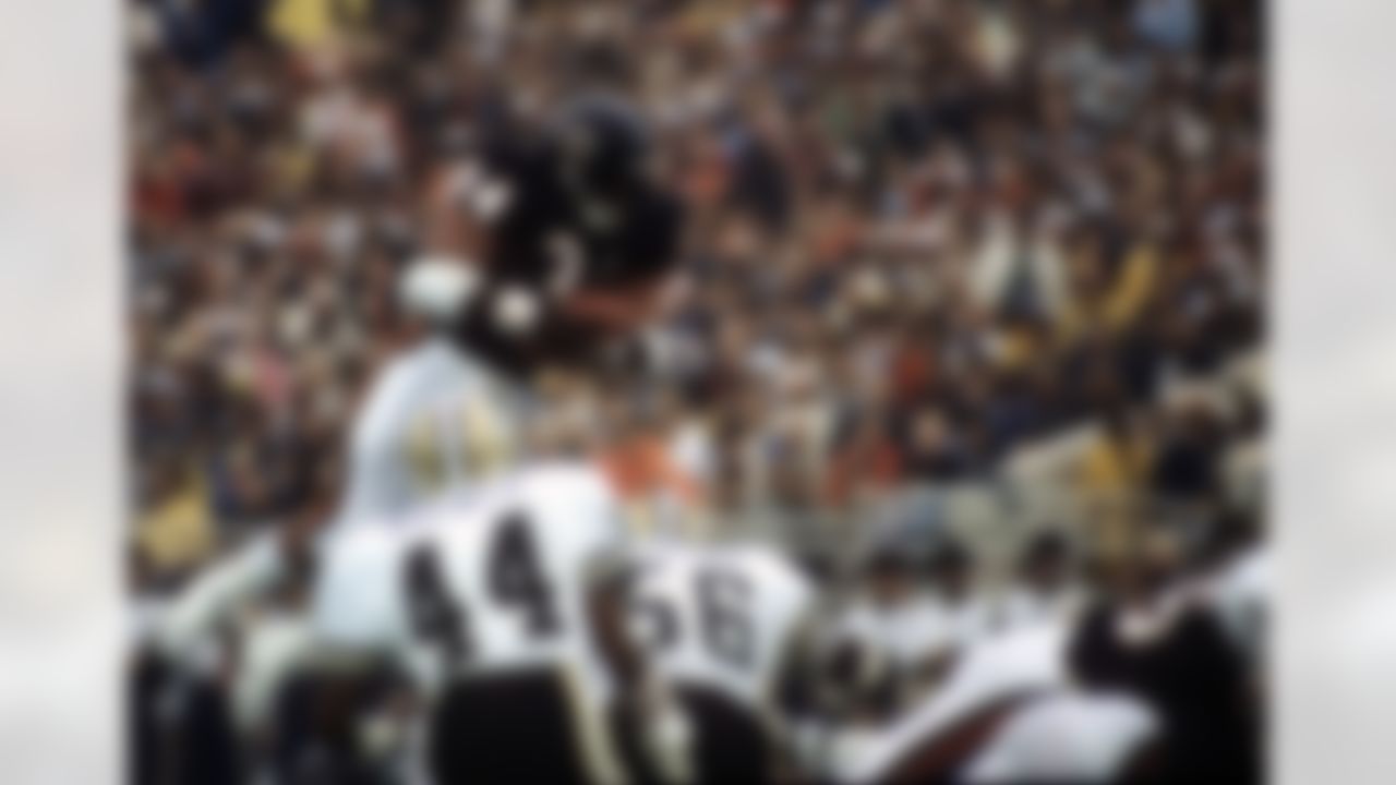 Chicago Bears running back Walter Payton (34) dives for a touchdown during a 20-7 victory over the New Orleans Saints on October 7, 1984, at Soldier Field in Chicago, Illinois. (Bruce Dierdorff/NFL)