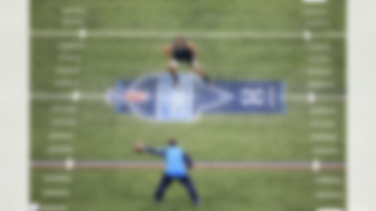UCLA linebacker Anthony Barr runs through field drills at the NFL Scouting Combine. (Ben Liebenberg/NFL)
