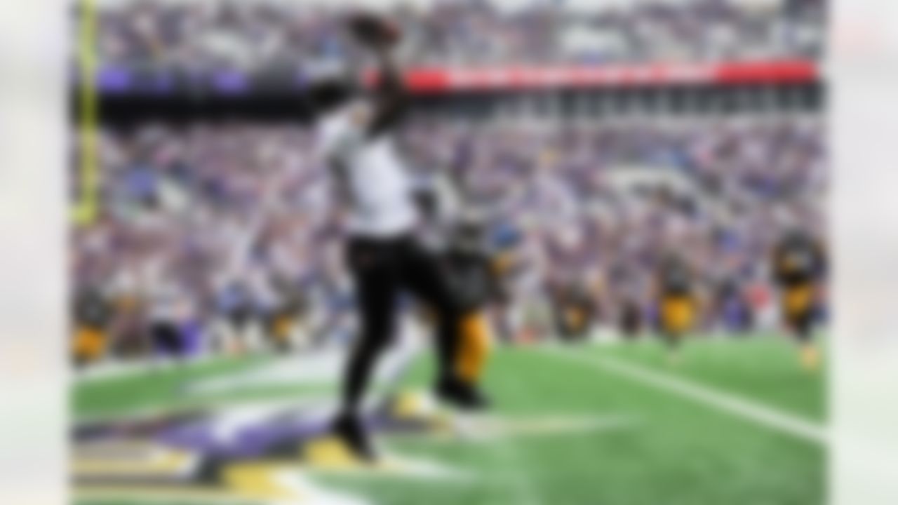 Baltimore Ravens wide receiver Anquan Boldin (81) complets a 9 yard pass for a touchdown that will be nullified due to a penaly during the NFL week 1 regular season football game against the Pittsburgh Steelers on Sunday, September 11, 2011 at M&T Bank Stadium in Baltimore, Maryland. The Ravens won the game 35-7. (AP Photo / Jim Mahoney)