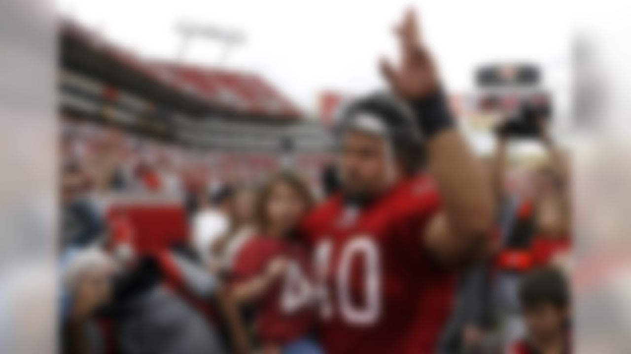 Tampa Bay Buccaneers fullback Mike Alstott, who is considering retirement, after play on Dec. 31, 2006 against the Seattle Seahawks at Raymond James Stadium, Tampa, Florida. (Photo by Allen Kee/NFL)