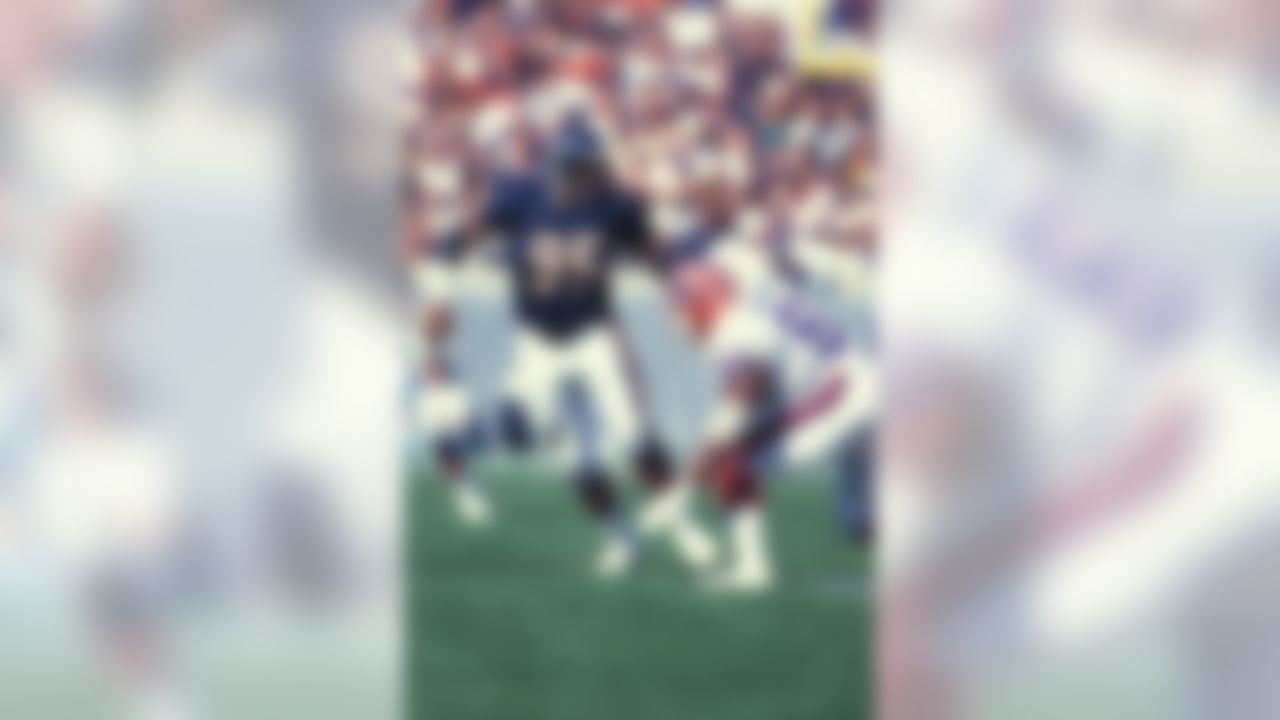 Chicago Bears defensive end Richard Dent (95) on the field against the Buffalo Bills, October 1990 in Chicago, IL . (AP Photo/Athlon Sports)