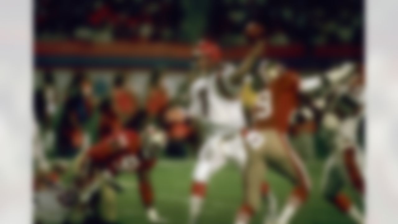 Cincinnati Bengals quarterback Boomer Esiason (7) throws a pass during the Bengals 20-16 loss to the San Francisco 49ers in Super Bowl XXIII on January 22, 1989 at Joe Robbie Stadium in Miami, Florida. (National Football League)