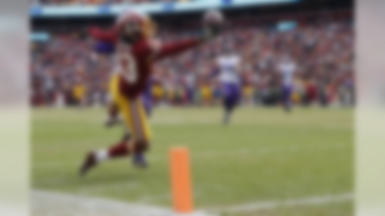 Washington Redskins wide receiver Maurice Harris (13) pulls in a touchdown pass during the first half of an NFL football game against the Minnesota Vikings in Landover, Md., Sunday, Nov. 12, 2017.