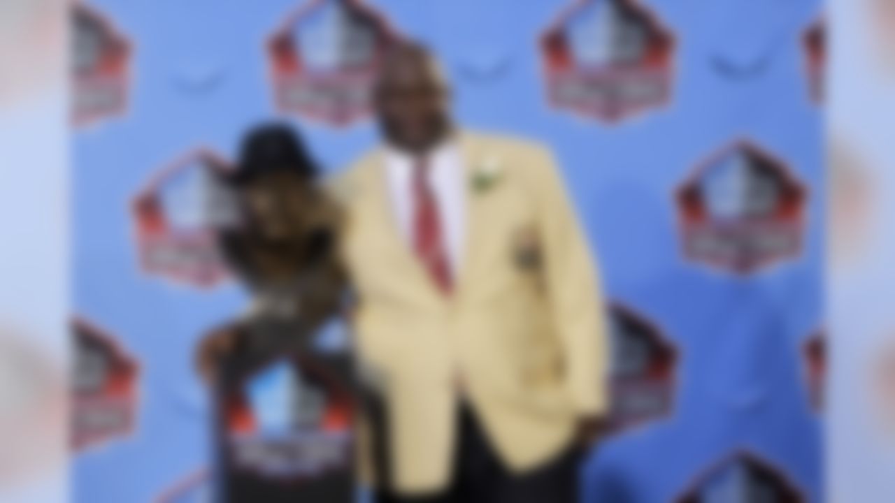 Rickey Jackson poses with his bust after enshrinement in the Pro Football Hall of Fame in Canton, Ohio Saturday, Aug. 7, 2010. (AP Photo/Mark Duncan)