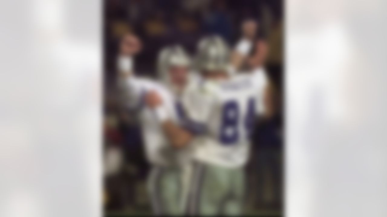 Dallas Cowboys quarterback Troy Aikman celebrates with Cowboys Jay Novacek after a fourth quarter touchdown in Super Bowl XXX against the Pittsburgh Steelers Sunday, Jan. 28, 1996, in Tempe, Ariz. The Cowboys went on to beat the Steelers 27-17. (AP Photo/Doug Mills)
