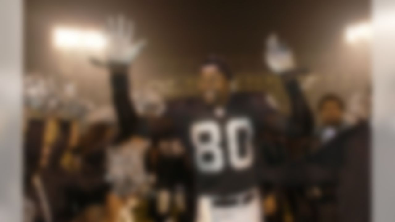Oakland Raiders receiver Jerry Rice celebrates the team's 41-24 victory over the Tennessee Titans in the AFC Championship in Oakland, Calif., Sunday, Jan. 19, 2003. (AP Photo/Paul Sakuma)