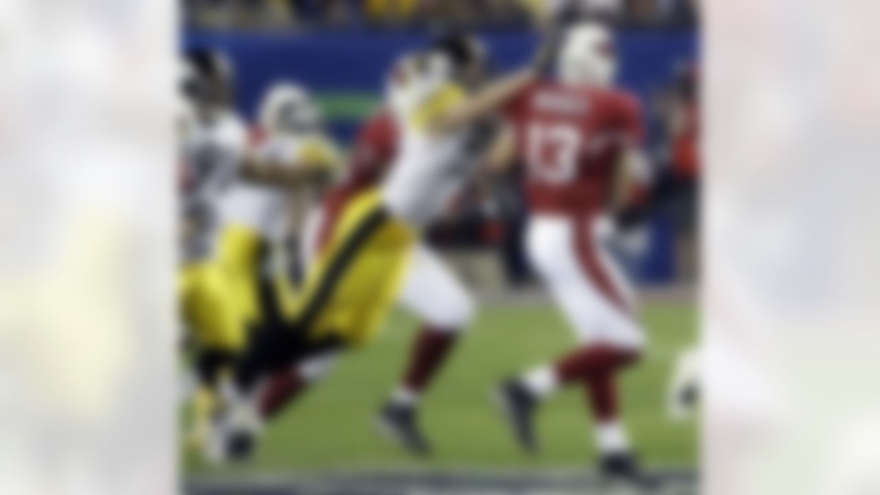 Pittsburgh Steelers linebacker James Farrior (51) rushes Arizona Cardinals quarterback Kurt Warner (13) during the second quarter of the NFL Super Bowl XLIII football game, Sunday, Feb. 1, 2009, in Tampa, Fla. (AP Photo/John Bazemore)