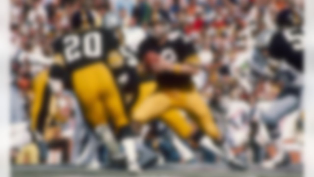 Pittsburgh quarterback Terry Bradshaw turns to hand off to running back Rocky Bleier in the Steelers 21-17 win over the Cowboys in Super Bowl X on January 18, 1976 at the Orange Bowl in Miami, Florida. (National Football League)