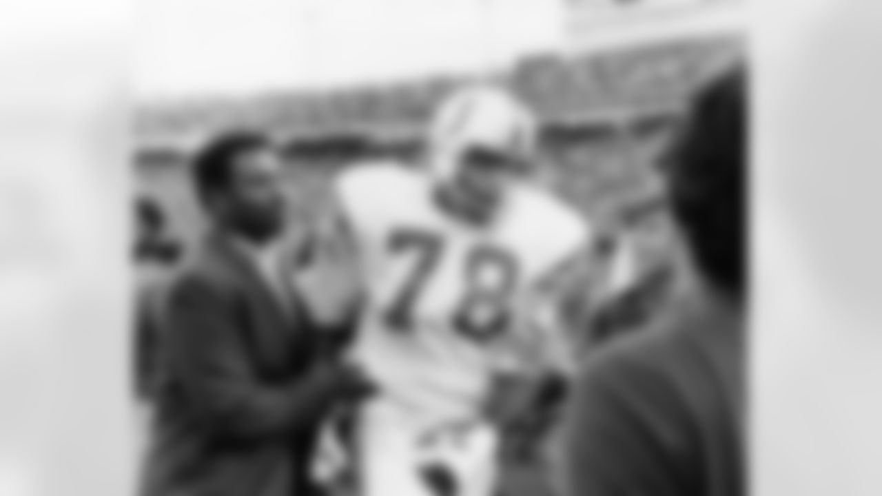 Baltimore Colts defensive end Bubba Smith (78) receives congratulations as he leaves the field following Super Bowl V, a 16-13 victory over the Dallas Cowboys on January 17, 1971, at the Orange Bowl in Miami, Florida. (AP Photo/Vernon Biever)