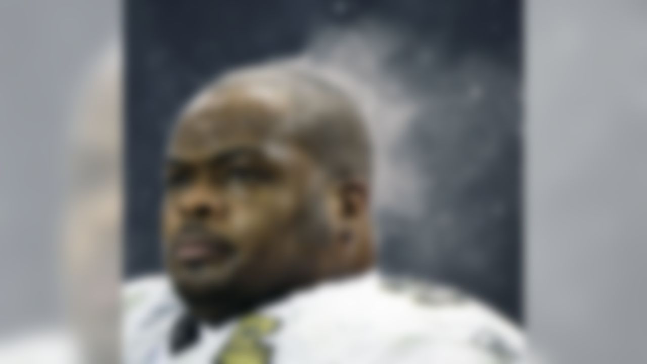 Steam rises off the head of New Orleans Saints defensive tackle Hollis Thomas as he watches from the bench during the fourth quarter of the NFC championship football game against the Chicago Bears, in Chicago, IL on Jan. 21, 2007. (AP Photo/Alex Brandon)