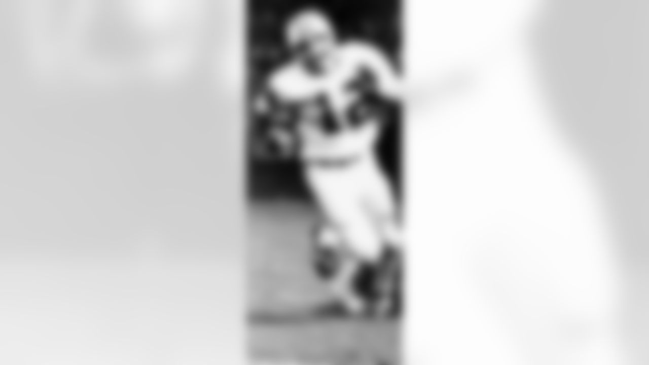 Bob Griese will lead the Miami Dolphins against the Baltimore Colts in the American Football Conference playoffs. Griese is an exceptionally well rounded player who is in charge of the underdog squad in the playoffs. Shown in action on Dec. 30, 1971, during the Dolphins upset of the Kansas City Chiefs, he will have his work cut out for him. (AP Photo)