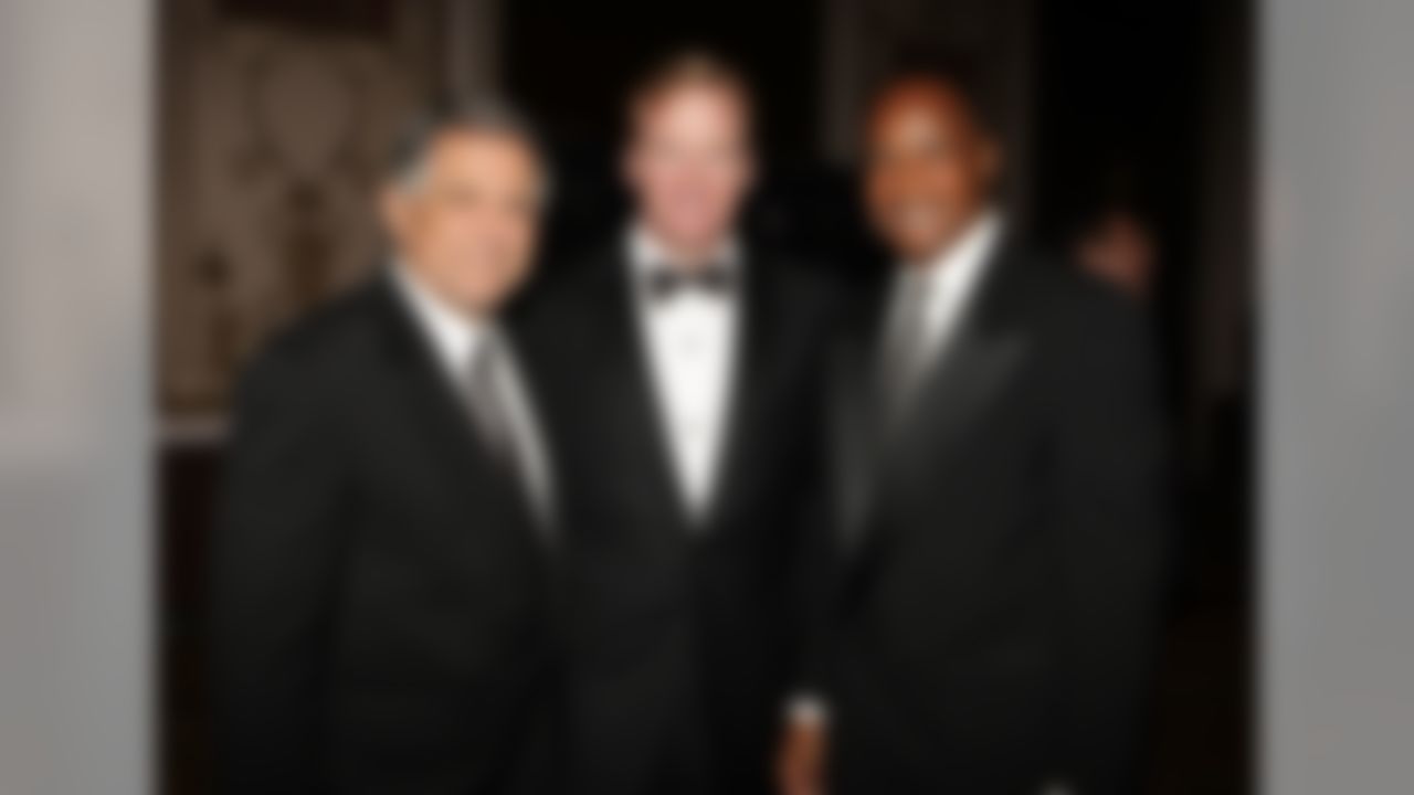 NEW YORK - SEPTEMBER 18:  (L-R) CBS CEO Les Moonves, NFL Commissioner Roger Goodell and former NFL player Lynn Swann attend the IRTS Gold Metal Award Gala September 18, 2008 at the Waldorf-Astoria in New York City.  (Photo by Mike Stobe/Getty Images)