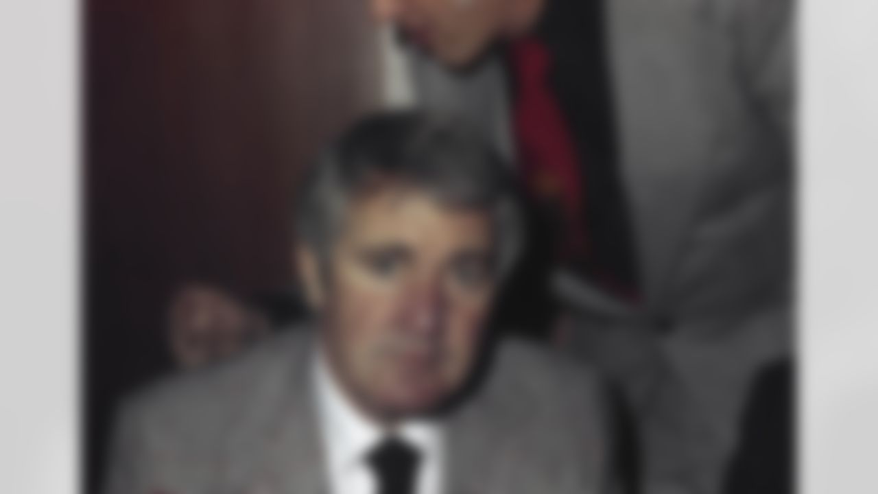 Sports announcer Pat Summerall is shown, Feb. 8, 1974. (AP Photo/Dave Pickoff)