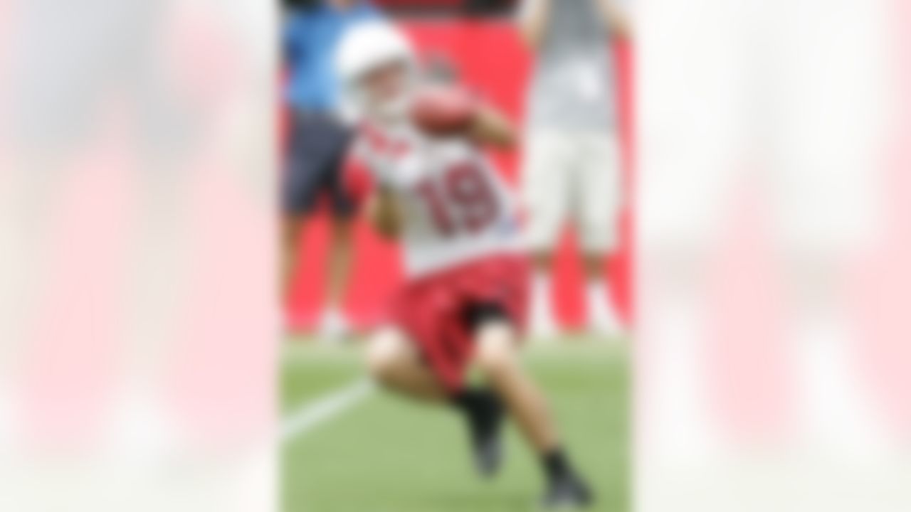 The Cardinals love to throw the ball. But will Lance Long be on the receiving end of Kurt Warner's throws this season? Only time will tell.
Video: On the Fringe, Lance Long
(Photo by Arizona Cardinals)