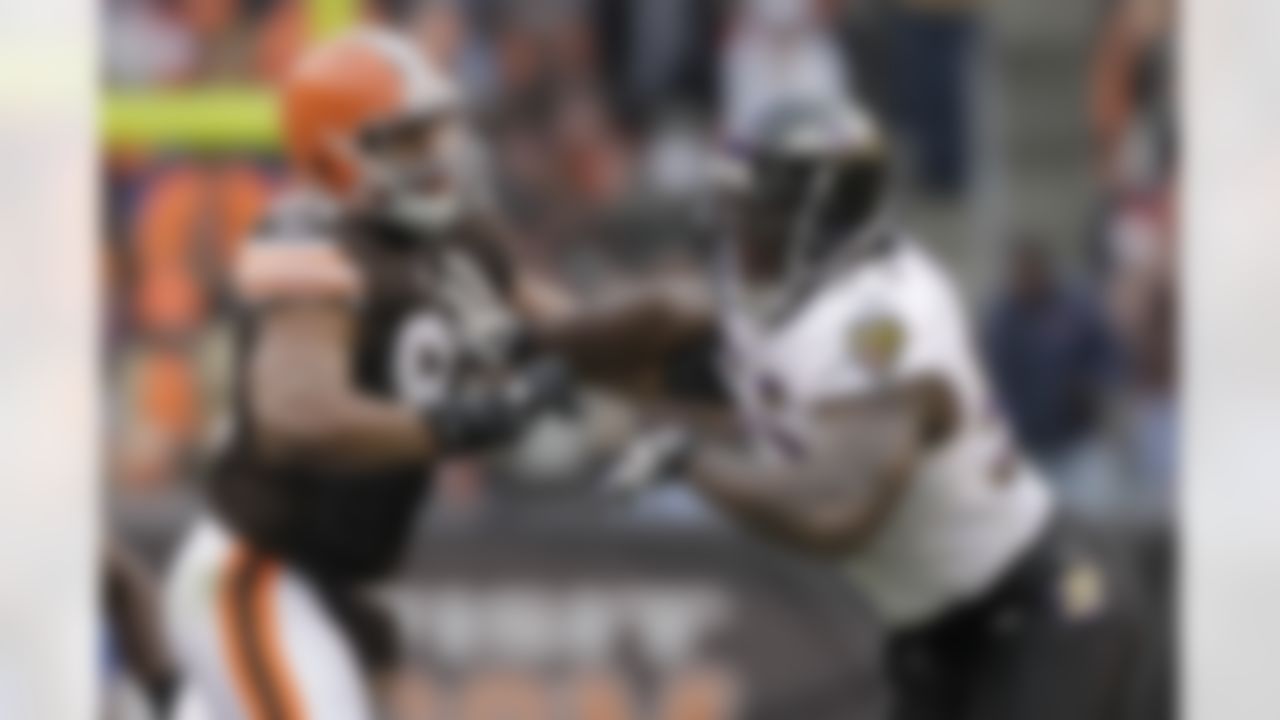 Baltimore Ravens linebacker Terrell Suggs (55) battles Cleveland Browns tight end Alex Smith (81) at the line in the second half of their NFL football game on Sunday, Dec. 26, 2010, in Cleveland. (AP Photo/Amy Sancetta)