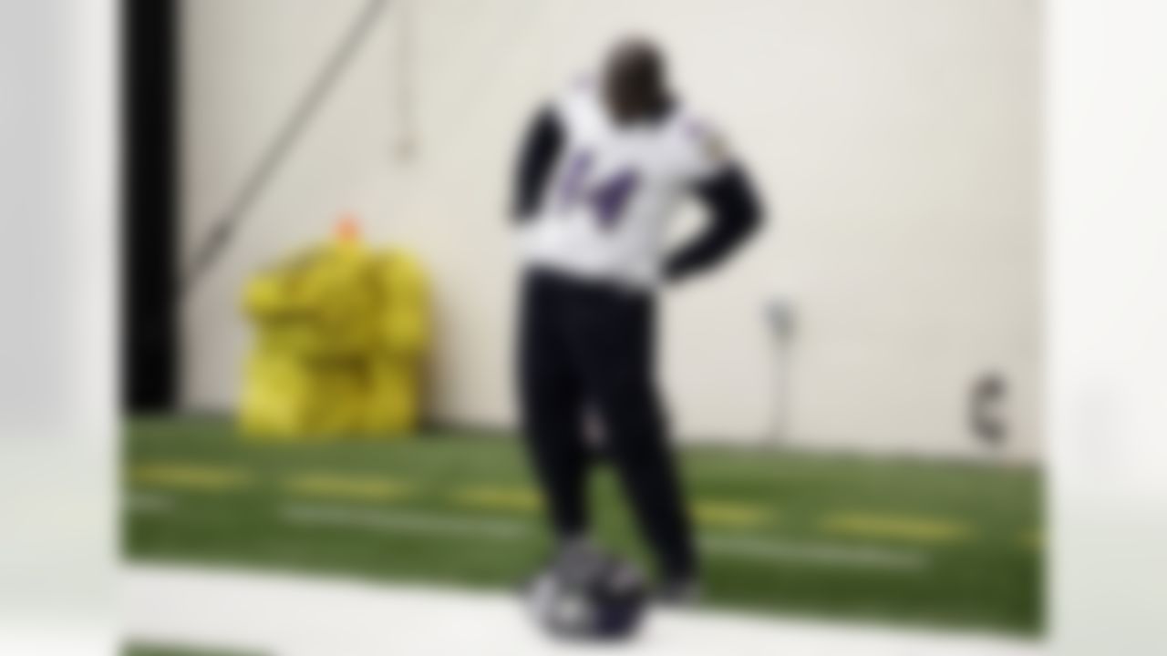 Baltimore Ravens fullback Vonta Leach stretches during NFL football practice at the team's training facility in Owings Mills, Md., Thursday, Jan. 24, 2013. The Ravens are scheduled to face the San Francisco 49ers in Super Bowl XLVII in New Orleans on Sunday, Feb. 3. (AP Photo/Patrick Semansky)