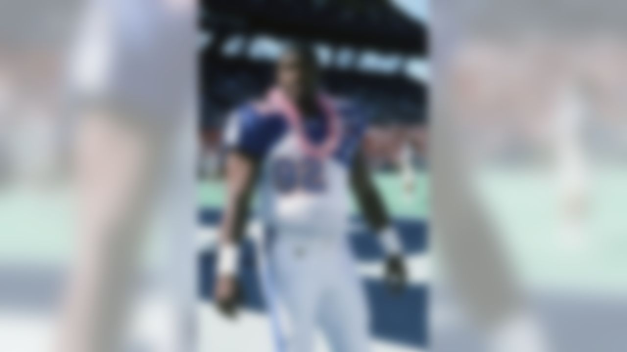 NFC Green Bay Packers defensive end Reggie White (92) wears a lei at the 1997 NFL Pro Bowl football game between the AFC and the NFC on February 2, 1997 in Honolulu, Hawaii. The AFC won the game 26-23. (AP Photo/Paul Spinelli)