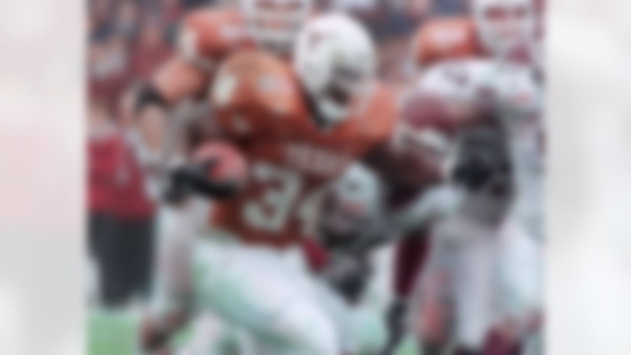 Texas running back and the 1998 Heisman Trophy winner Ricky Williams runs against Mississippi State in the Cotton Bowl in Dallas, Friday, Jan. 1, 1999. Williams finished with a school bowl-record 203 yards rushing on 30 carries in Texas' 38-11 win. (AP Photo/Linda Kaye)