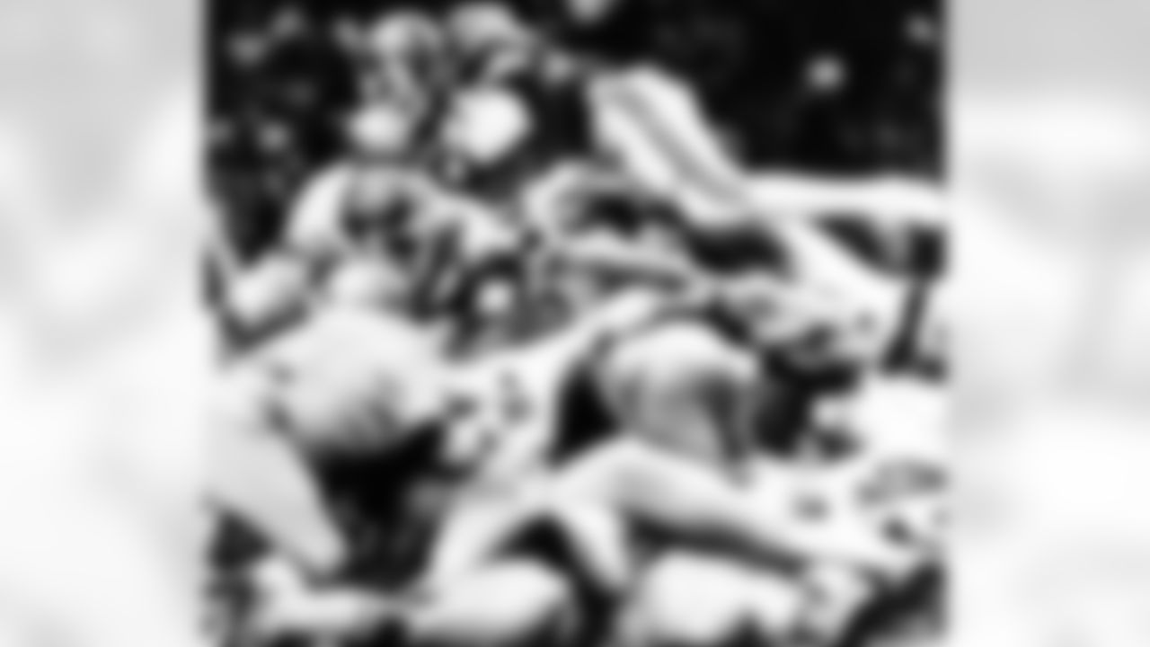 Georgia's Herschel Walker (34) goes high and above Notre Dame's defense to score a touchdown in the first half on Thursday, Jan. 1, 1981 of the Sugar Bowl in New Orleans. (Associated Press)