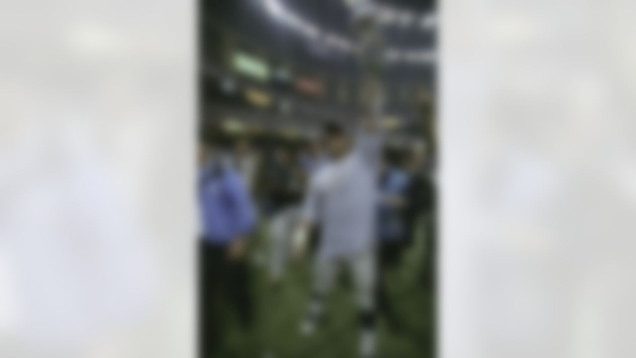 New England Patriots linebacker Tedy Bruschi holds up the Vince Lombardi Trophy following Super Bowl XXXVI, a 20-17 New England Patriots victory over the St. Louis Rams on February 3, 2002, at the Louisiana Superdome in New Orleans, Louisiana. (Photo by Allen Kee/NFL)