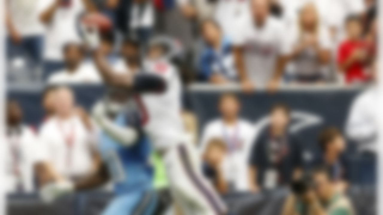 Houston Texans wide receiver DeAndre Hopkins (10) makes a catch during an NFL football game against the Tennessee Titans at Reliant Stadium on September 15, 2013 in Houston, Texas. Houston won 30-24. (Aaron M. Sprecher/NFL)