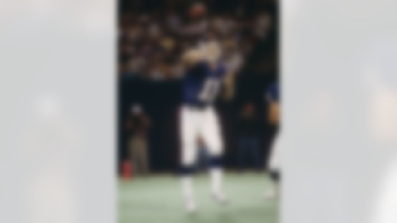 New York Giants quarterback Phil Simms (11) throws a pass during the NFL football game between the Pittsburgh Steelers and the New York Giants on August 25, 1984 in East Rutherford, New Jersey. The Giants won the game 16-9. (AP Photo/Paul Spinelli)