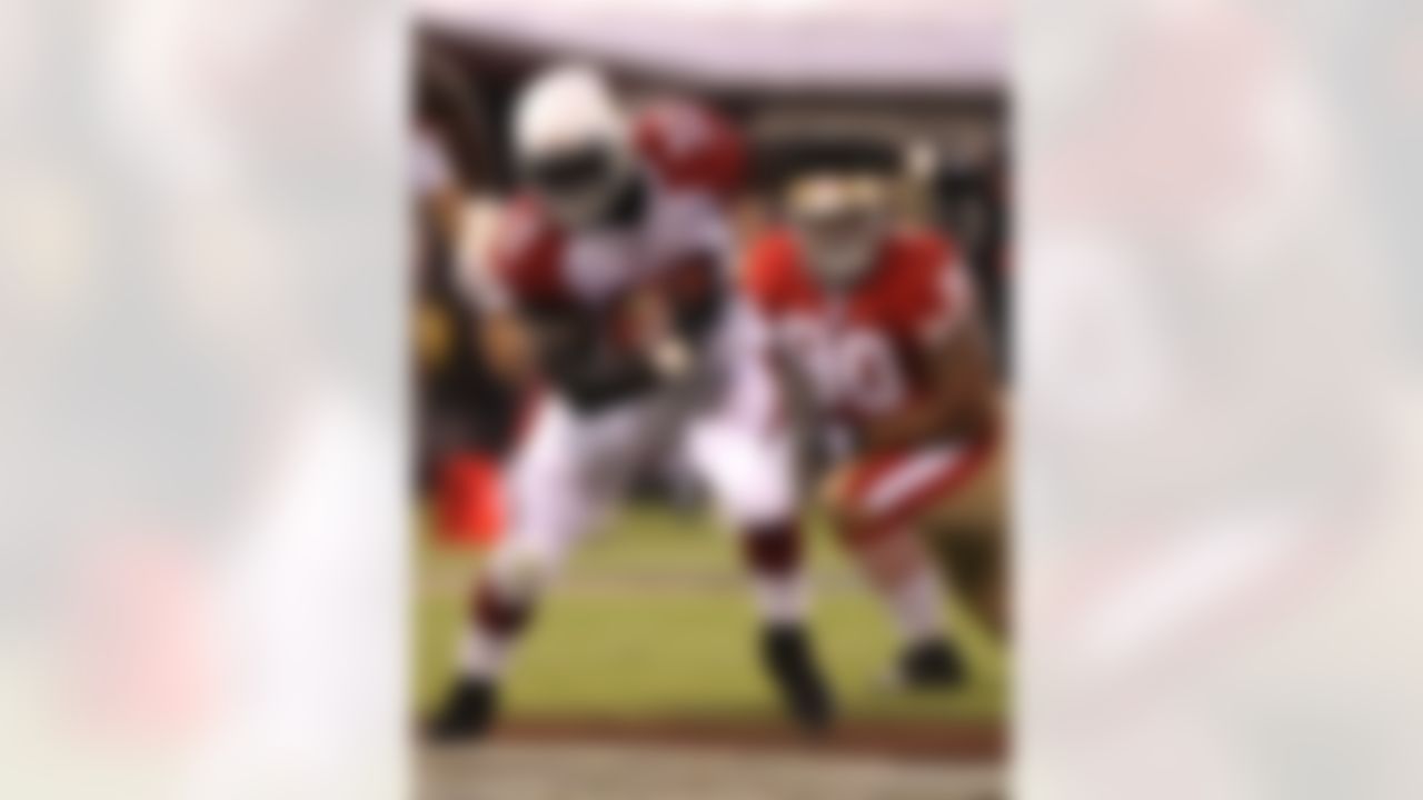SAN FRANCISCO - SEPTEMBER 10: Edgerrin James #32 of the Arizona Cardinals rushes against the San Francisco 49ers during an NFL game on September 10, 2007 at Monster Park in San Francisco, California. (Photo by Jed Jacobsohn/Getty Images)